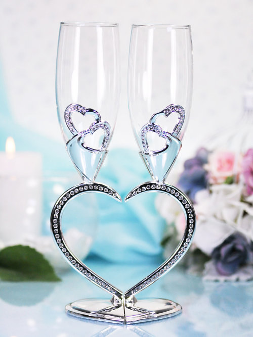 Свадебные бокалы для шампанского Сердца Свадебные бокалы для шампанского из мельхиора, основание бокала украшено двумя сердцами 