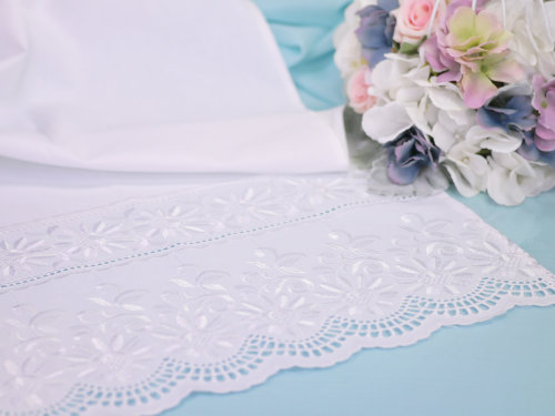 Белое венчальное полотенце 2596-20 Белое полотенце для венчания с белой вышивкой. Состав: х/б 100%
