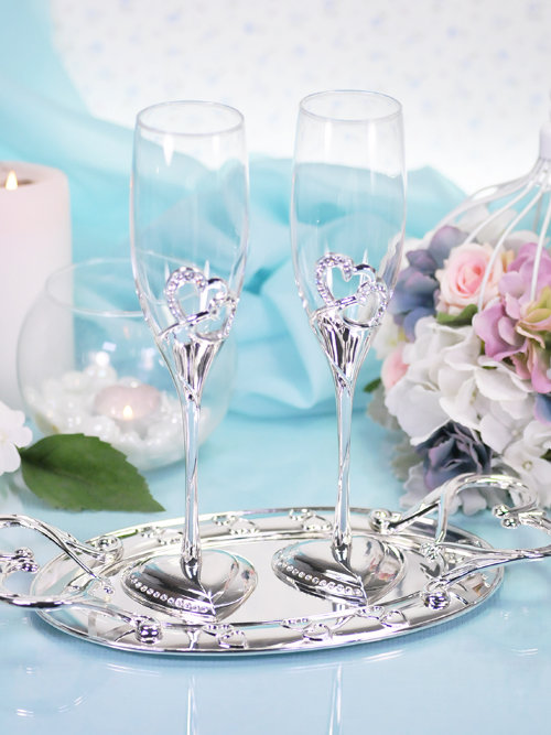 Свадебные бокалы с подносом, мельхиор Свадебные бокалы для шампанского из мельхиора, верх ножки бокала украшен двумя сердечками. 