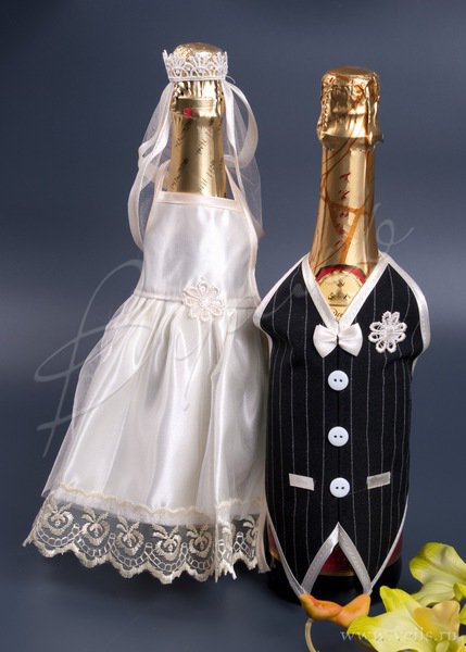 Украшение для шампанского - одежда, цвет беж Одежда на свадебное шампанское, бежевый цвет