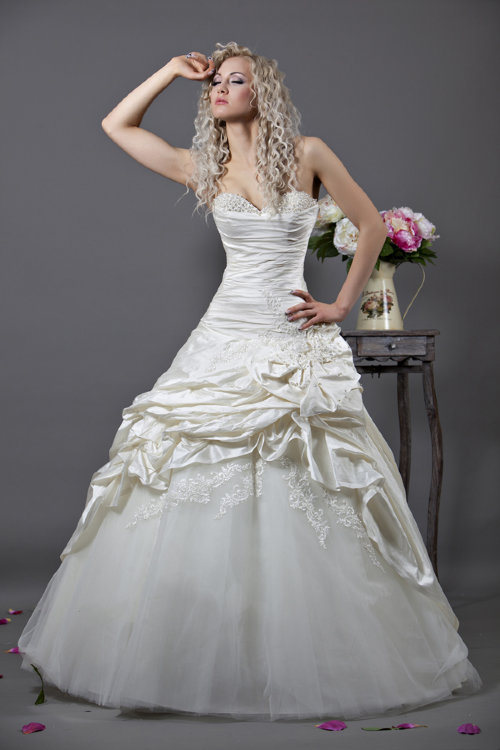 Свадебное платье Анастейс Восхитительное недорогое платье молочного цвета, 44 размер.Продажа последнего размера!!!