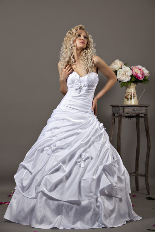 Свадебное платье Грета Белое свадебное платье 42 размера, великолепно сидит по фигуре!