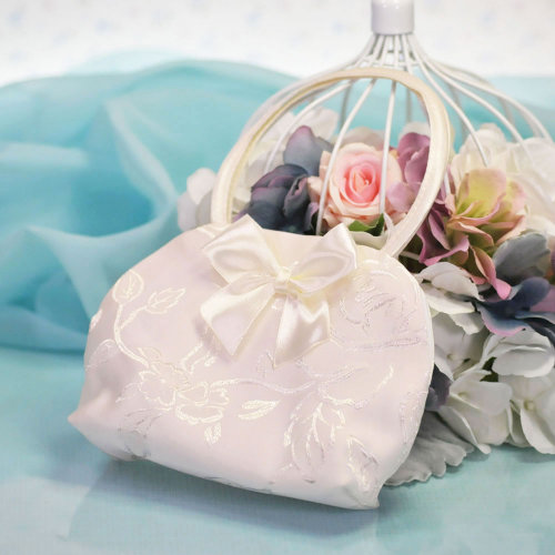 Свадебная сумочка Жаккард Свадебная сумочка для невесты из жаккардового атласа с банком и бусиной. Цвет белый или беж.