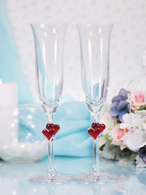 Свадебные бокалы ЛЮБОВЬ, красные сердца Изящные свадебные фужеры L'amour​ для шампанского из хрустального стекла, в ножке два красных сердечка, Бокалы очень красивые, их комфортно держать в руке, хорошо смотрятся на свадебных фото. 