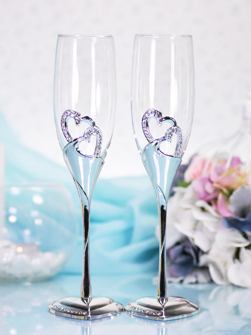 Свадебные бокалы Wed-2, белый металл Высокие свадебные бокалы для шампанского из мельхиора, высота 28см. Декорированы сердечками и стразами. Основание ножки в форме сердечка.