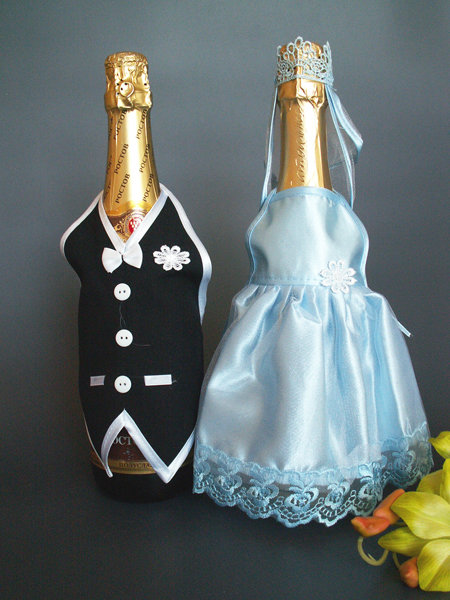 Украшение для шампанского - &quot;одежда&quot;, цв.голубой Одежда на свадебное шампанское голубое платье
