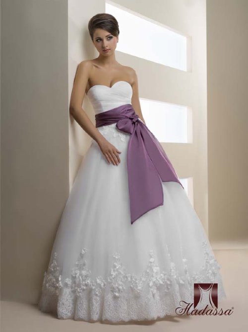 Свадебное платье Маргарет, белое Обворожительное, нежное свадебное платье для настоящей принцессы, с сиреневым поясом, размер 40-42