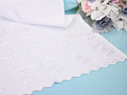 Белое полотенце Венчальное 2104-20 Белый венчальный рушник из хлопка, вышивка молочный цвет. Идеален для венчания в качестве "подножки".