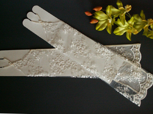 Митенки №4 сетка с вышивкой кремовые Митенки кремовые из сетки с вышивкой, расшитые бисером, высота 38 см