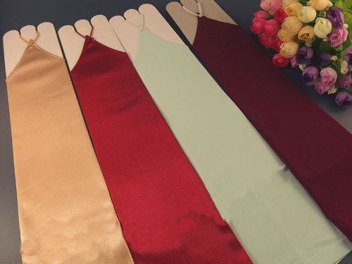 Митенки 38см гладкие, золотые красные - разные Праздничные митенки из стрейчевой ткани дополнят вечерний наряд. Цветовая гамма на выбор