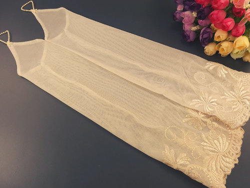 Свадебные митенки 38см, с вышивкой по верху, цвет капучино Эластичные свадебные митенки для невесты из нежной сетки с  вышивкой по верху. Длина 38см, цвет капучино