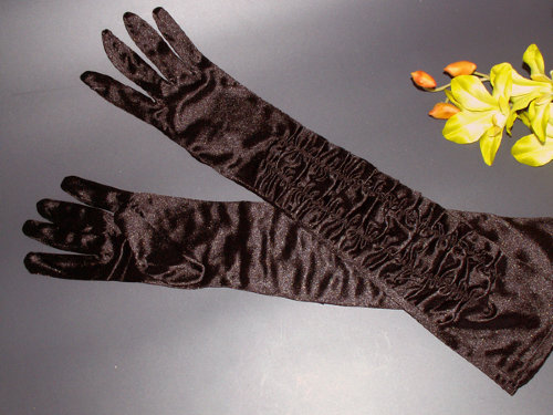 Перчатки №4 черные, блеск с драпировкой Великолепные черные длинные перчатки, высота 47 см от кончика среднего пальца