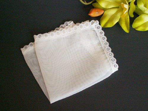 Платок карманный из вуали, с кружевом Декоративный карманный платок из вуали с кружевной отделкой, 20*20см