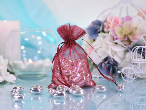Набор из 5 мешочков для конфеток Набор из 5 мешочков из органзы для сладких сувениров гостям в день вашей свадьбы. Размер одного мешочка 10х14см, Цвет белый или бордо