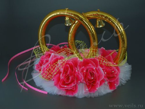 Кольца для свадебного кортежа 014 Украшение для свадебного автомобиля, кольца с ярко-розовыми розами и фатином, крепление на капот или крышу.